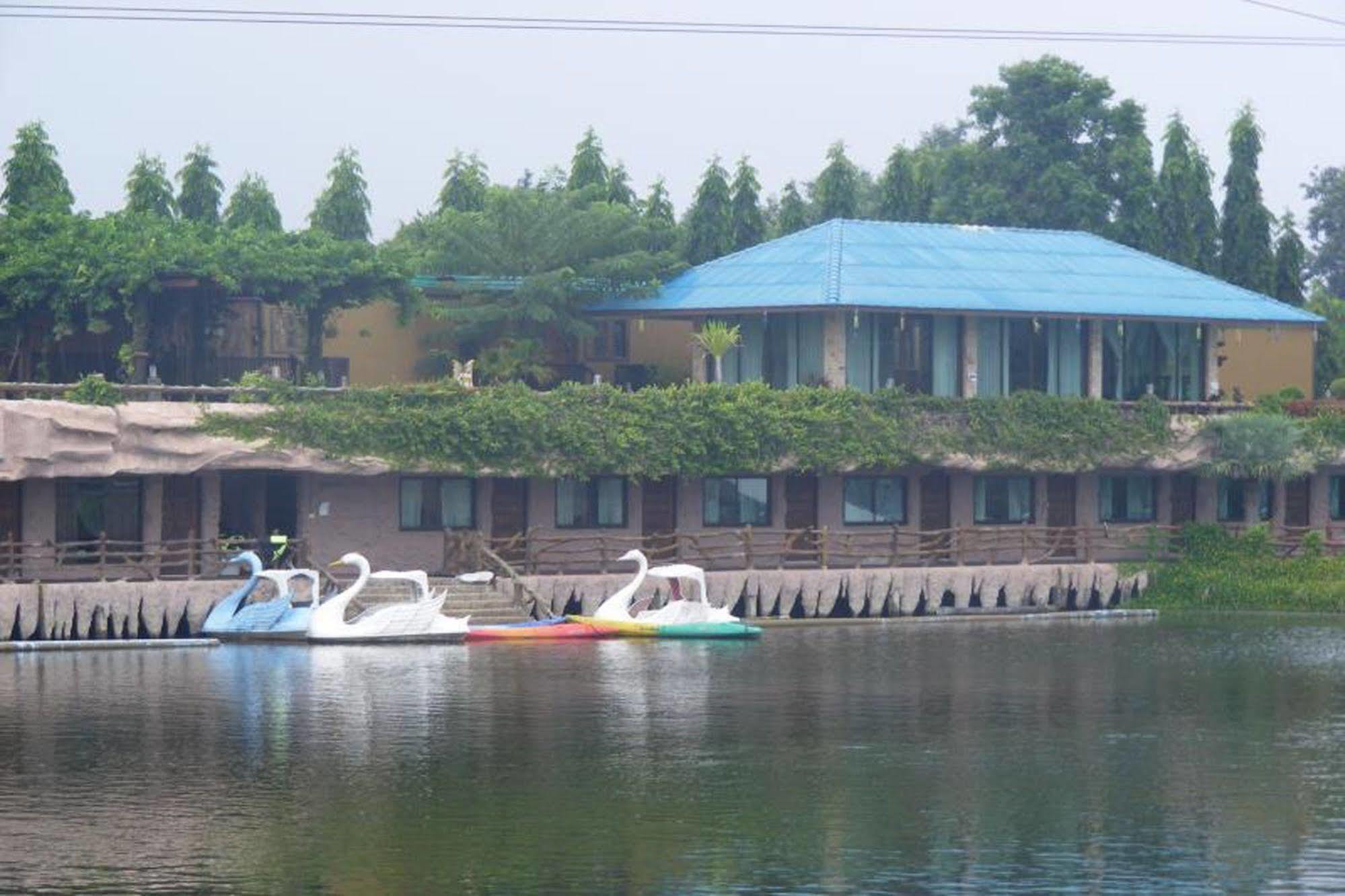 Chart Trip Resort Nakhon Ratchasima Exterior photo