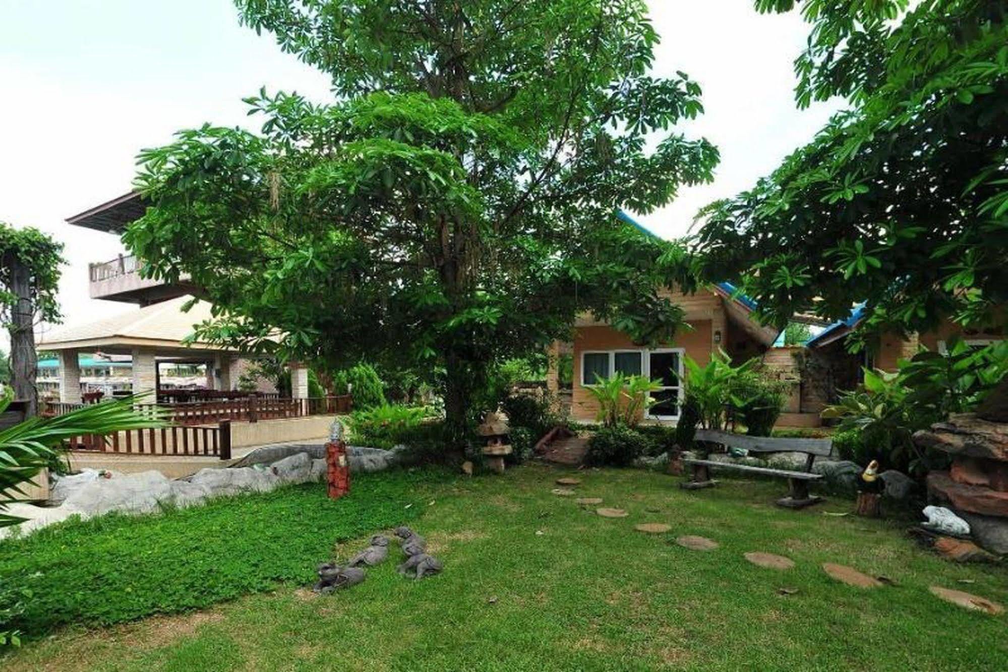 Chart Trip Resort Nakhon Ratchasima Exterior photo